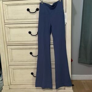 Lululemon groove pant size 6 high waisted color is water drop